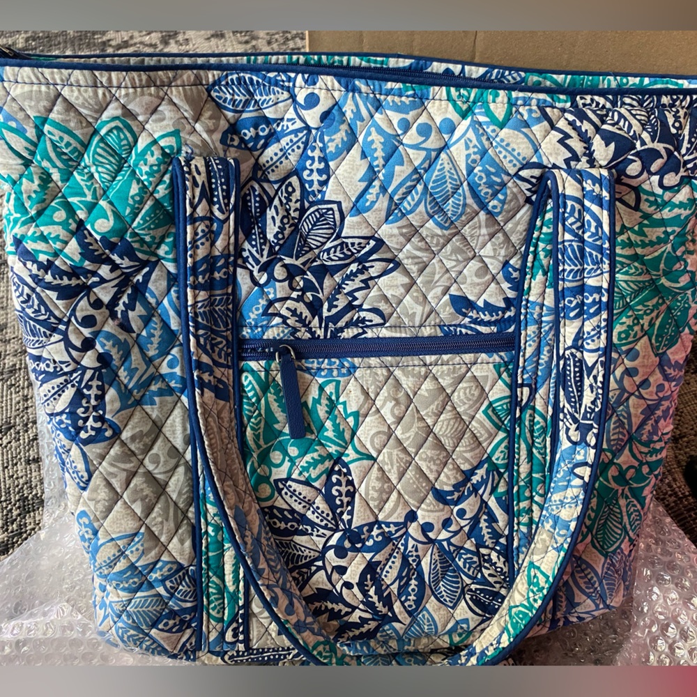 Vera Bradley Quilted"Santiago"Large Tote Bag Purse,pre-loved, plenty of pockets